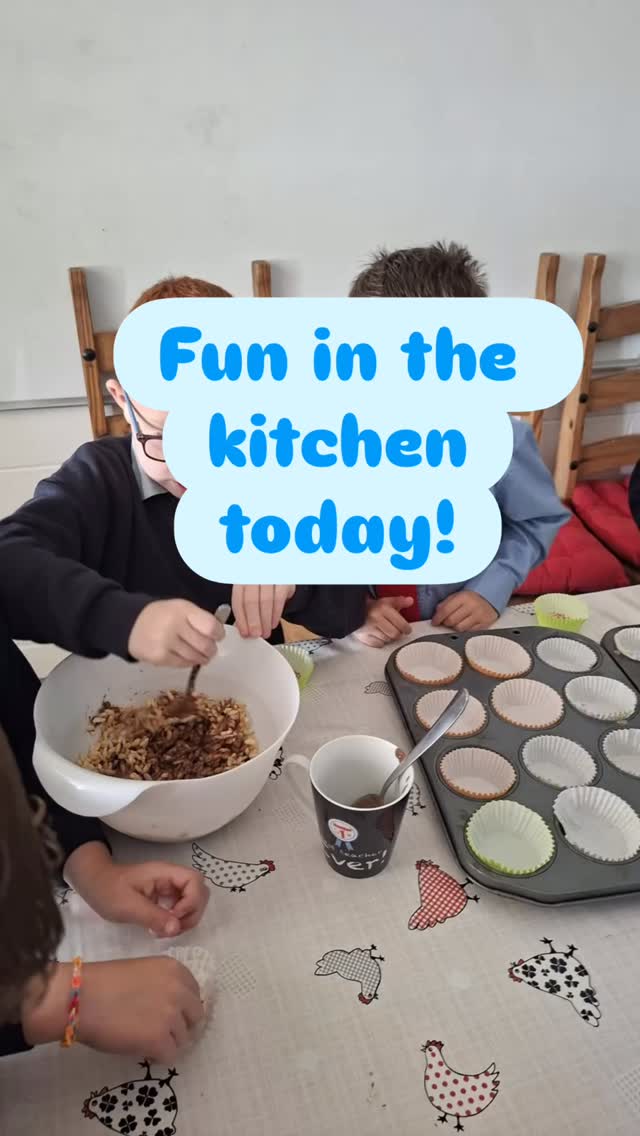 The boys practised their culinary skills in our kitchenette today. Before beginning boys wrote out the steps of the recipe so that they knew just what to do! 👨🍳🍪