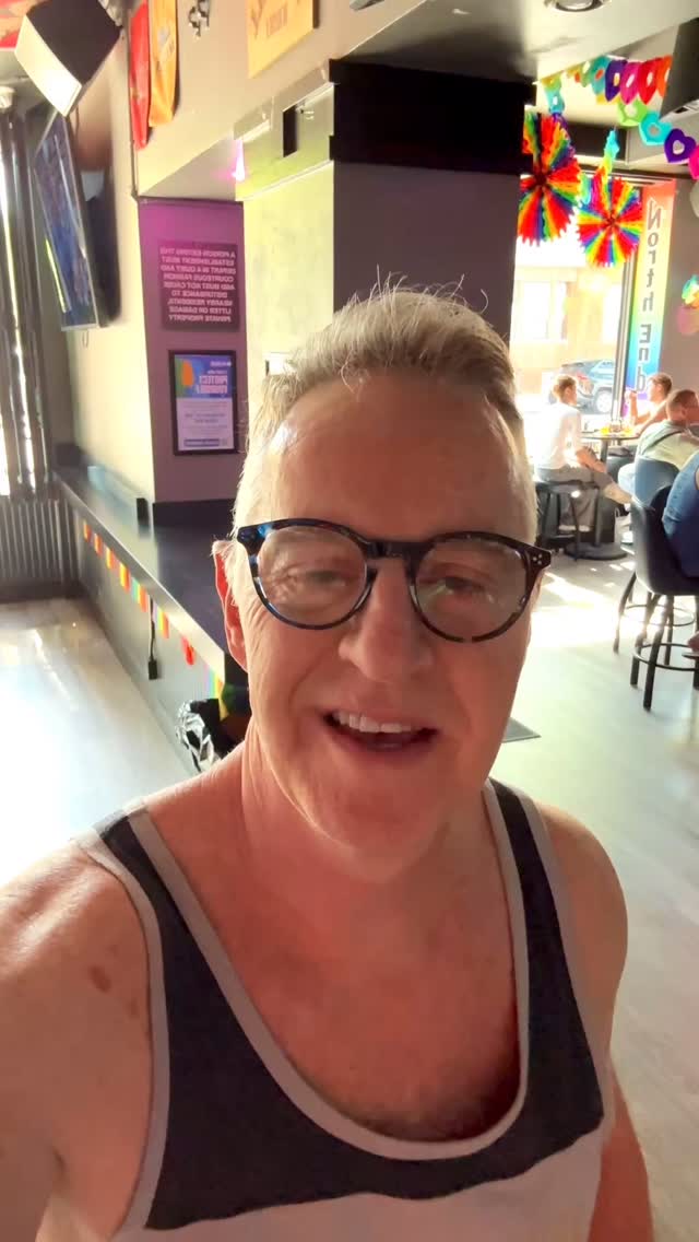Summer gay darts league
#gaydarts #gaysports #gaychicago