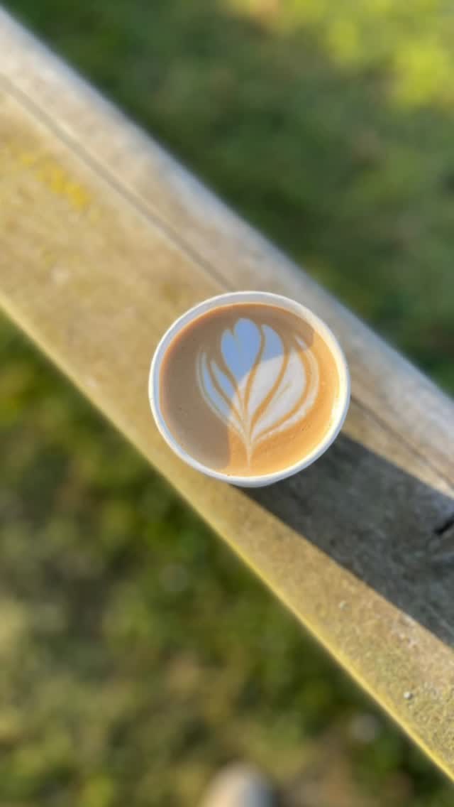 We’re back to being a little late with the event shares 🥴 @devoncountyshow adventures caught in the moment! 🥰
#landrovercoffee #devonandcornwall #onelifeliveit #coffeeonwheels #festivalcoffee