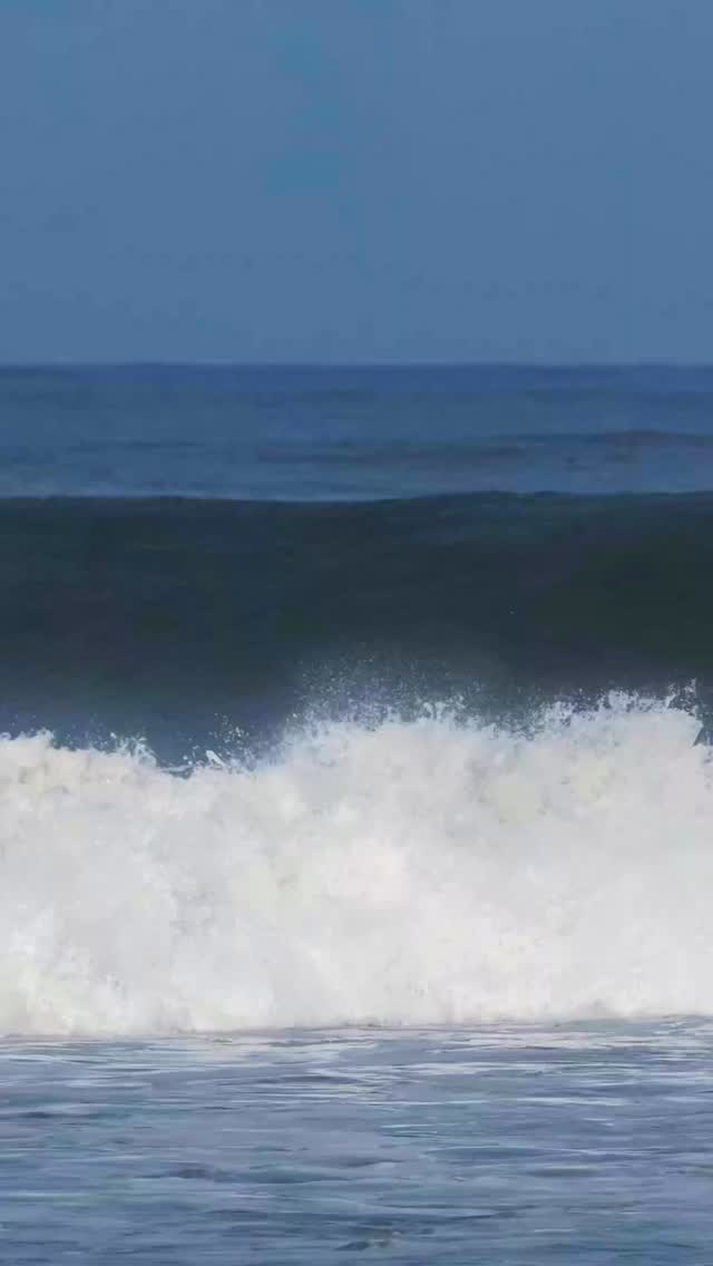 #stayatthepeak 🌴
.
.
.
🎥 @saulphotos99
.
.
.
#northnicapackage #surfing #naturephotography #theboom