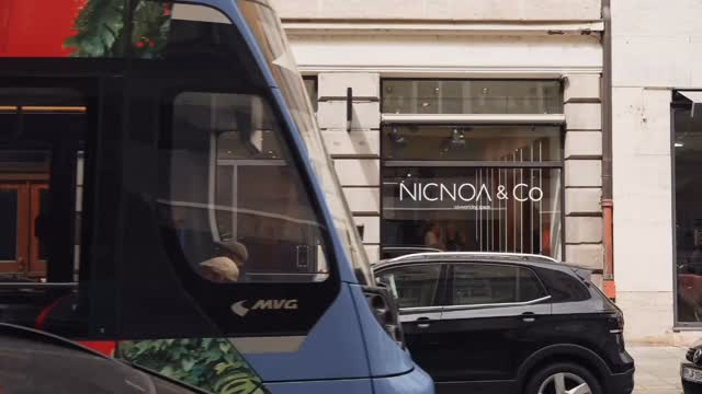 3 Stores. Ein Gefühl.
Drei Standorte in München.
Eine Community von Menschen, die den Mut hatten, ihr eigenes Kapitel zu schreiben.
Nicht, weil der Weg einfacher ist.
Sondern weil Freiheit immer dort beginnt, wo man Verantwortung für das eigene Leben übernimmt.
Bei NICNOA & Co. geht es nicht nur um Haare.
Es geht um Menschen, die ihre Leidenschaft leben, ihre eigene Marke aufbauen und ihren Erfolg selbst gestalten.
Jeder auf seine Art.
Aber alle mit demselben Gefühl:
Selbstbestimmt. Authentisch. Frei.
Denn am Ende geht es nicht darum, einem Trend zu folgen.
Sondern dem, was dich morgens motiviert aufzustehen.
3 Stores. Ein Gefühl.
The Space to Be.
Mehr infos über Co-Working als Friseur:in: www.nicnoa.com
#thespacetobe #nicnoa #norisknostory #friseurmünchen #hairdresser friseurcoworking
