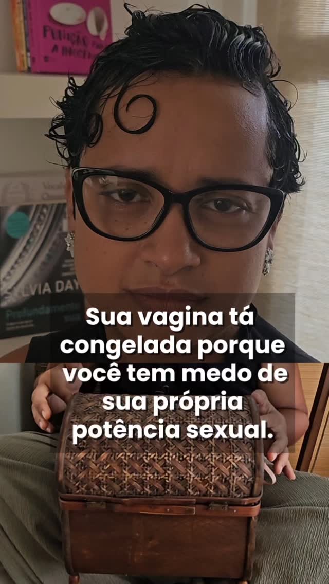 â A DEFESA GENITAL
Sua vagina:
âą TĂĄ congelada
âą TĂĄ tensa
âą TĂĄ ressecada
âą TĂĄ travada
Por quĂȘ? Porque seu corpo tĂĄ com medo.
Medo de quĂȘ? De vocĂȘ mesma.
Se vocĂȘ acessasse sua potĂȘncia sexual:
âą VocĂȘ seria magnĂ©tica
âą VocĂȘ seria poderosa
âą VocĂȘ seria incontrolĂĄvel
âą VocĂȘ seria divina
E vocĂȘ tĂĄ com medo disso.
Porque fora ensinado que mulher poderosa Ă© perigosa.
Solução:
âą Reconcilia com seu poder
âą Reconhece que poder Ă© sagrado
âą Autoriza potĂȘncia
âą Seu corpo relaxa
âą Vagina acorda
Seu corpo descongela quando sua mente diz sim.
Salva se tĂĄ congelada! đ„