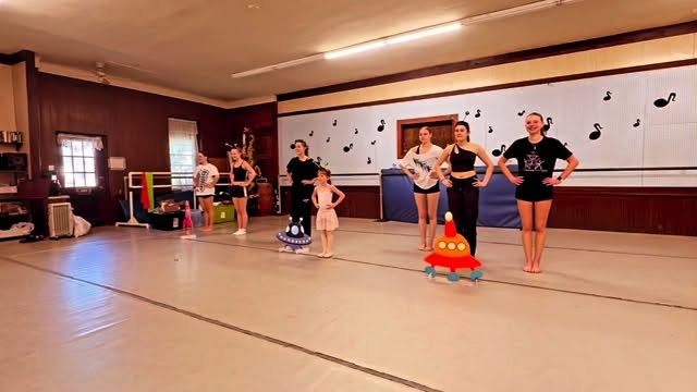 The JOY when one of our littlest students teaches our most advanced dancers her recital dance on the last day of class! 🥰 Have a wonderful break everyone - we will see you soon in summer camps and classes!