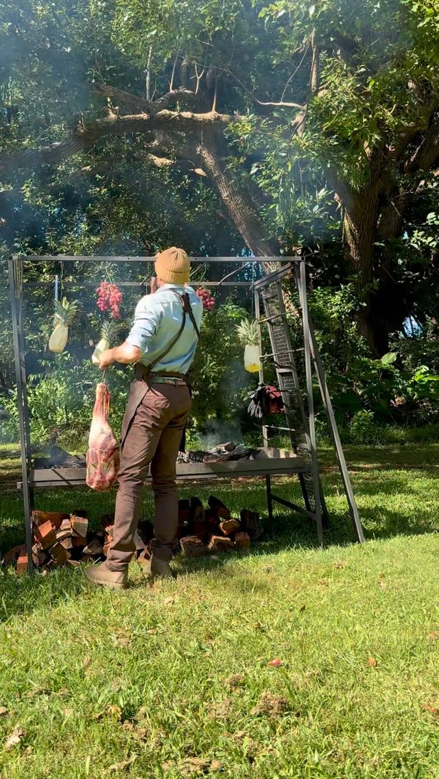 Hanging meat has become a ritual where we connect with the elements, the environment, the produce and of course the fire , the fuel of our outdoors kitchen
It’s were patience and knowledge come together for an ancestral way of cooking
.
.
#asado #event #catering #cookingoverfire #foodies