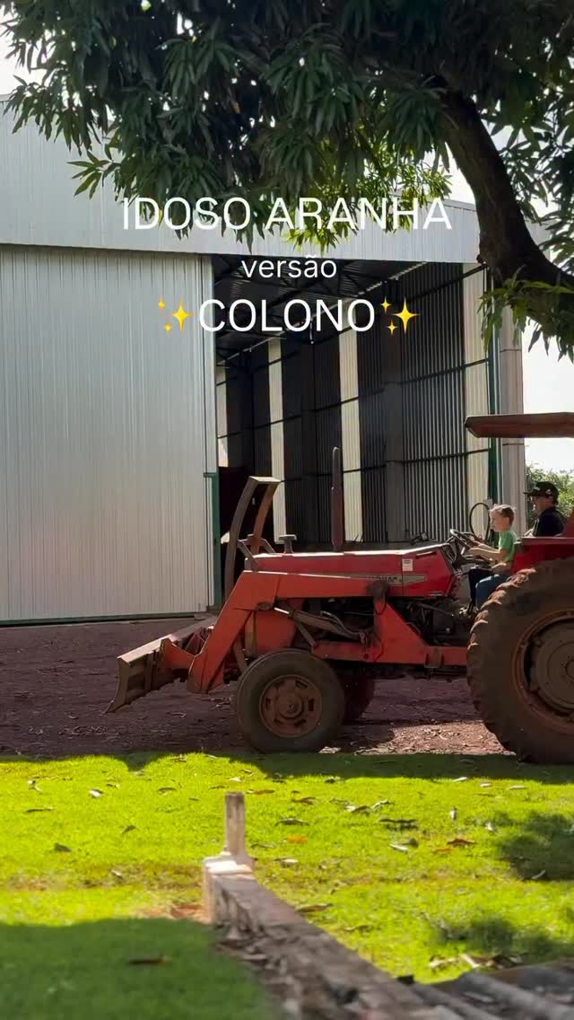 Idoso Aranha da Roça
Enquanto muitos passam o dia sentados, tem gente mostrando que idade é apenas um número.
O “Idoso Aranha da Roça” nos faz sorrir, mas também traz uma reflexão importante:
Movimento é vida.
Manter-se ativo ajuda a preservar força, equilíbrio, cognição e independência. Mas tão importante quanto se movimentar é respeitar os limites do corpo e adotar medidas de segurança para evitar quedas e lesões.
O objetivo não é subir em árvores aos 80 anos…
É chegar aos 80 anos com autonomia para fazer o que ama.
Envelhecer bem não significa parar.
Significa continuar vivendo com propósito, movimento e qualidade de vida.
Dr. Cezar Oliveira
Cérebro e Coluna Regenerativa 🌳
.
.
#idosos avô drcezaroliveira cerebroregenerativo colunaregenerativa