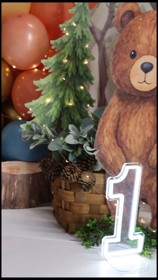 A woodland-themed cake smash photoshoot for this one-year-old boy.
Here’s an example of how we combine a printed backdrop with character cutouts and balloons to create depth and dimension in your images.
Picstoria Photography Calgary AB
#cakesmashideas #cakesmashphotographer #calgarycakesmashphotographer #calgarycakesmashphotography #yyccakesmashphotographer