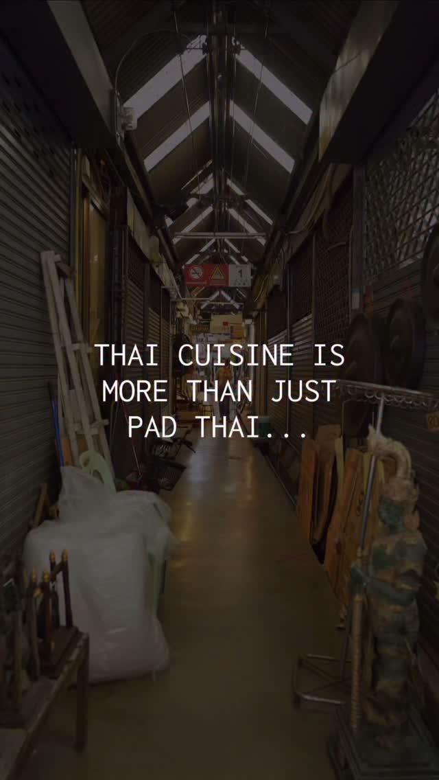 Thailand has bigger flavors beyond one noodle. Think Pad Thai, but better… introducing Pad See Ew.
Flat rice noodles, your choice of protein with dark soy. Wok-charred, smoky, and deeply satisfying. A Bangkok street favorite that’s been feeding the city long before anyone put Pad Thai on a tourist menu.
This is what locals actually crave.
Tag someone who’s been sleeping on Pad See Ew. ⬇️
#sabai #sabaibgc #newmenu #thaifoodlovers #padseeew