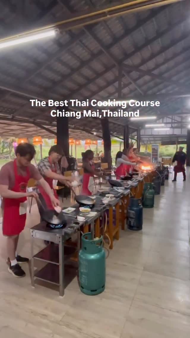 Fire Fire Fire 🔥
Change your ordinary dishes to fancy ones
Learn more about fire with us @thebest_thaicookingcourse
#chiangmai #cooking #thai #thaicookingcourse
