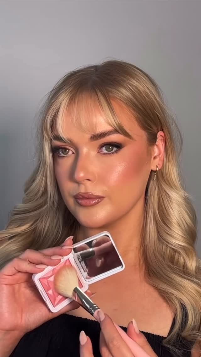 The art of layering 🤌🏼✨
#blush #glowyblush #pinkcheeks #glowymakeup