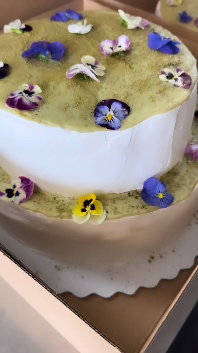 Bolos lindos que fizemos para uma festa há uns dias 🌸🌼🌸