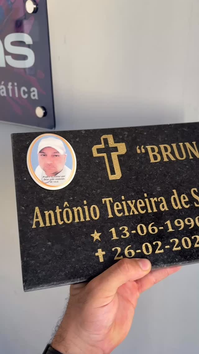 Granito com letras em baixo relevo, acabamento perfeito!
Mais informações 85 98624-9172