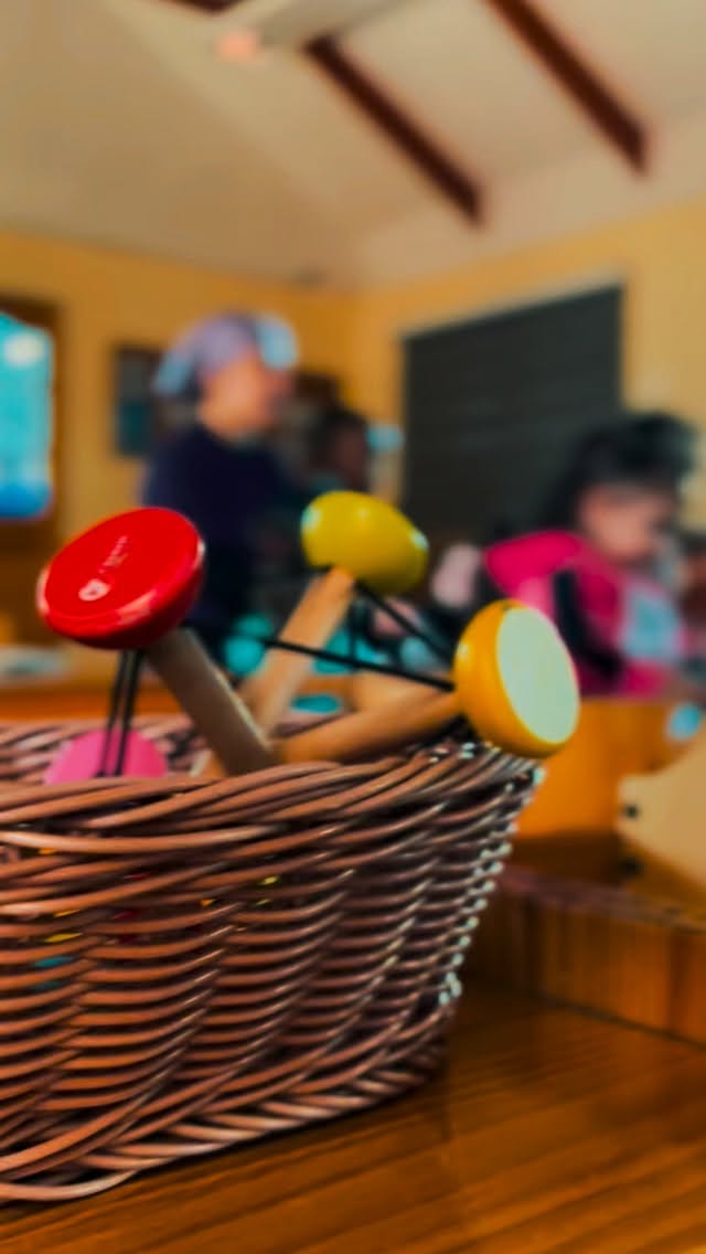 Educación de calidad para todos y todas 💙🤍💛 Somos Montessori.