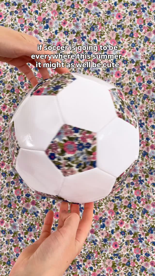 Mod podging our way to the World Cup! ⚽️
Want to see the whole step-by-step process on how to make your own cute soccer ball in time for summer? Comment FULL VIDEO and we’ll send you the link! ✂️
World Cup Crafts | FIFA World Cup | Soccer | Summer Crafts | Match Day Activities | Cute Soccer Crafts | Decoupage | Mod Podge | Upcycling Crafts