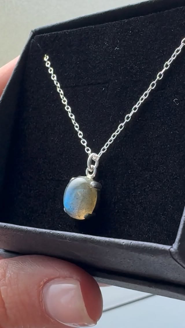 This style of pendant has become a popular choice for a lot of you out there!
So simple and yet so meaningful.
Your choice of stone.
Your colours.
Your story.
£60
DM me to order and start wearing your story today!
#jewellerywithmeaning #yourstory #timelessjewellery