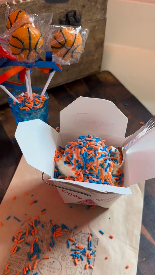 GO NY GO NY GO!!
We’ve got the ORANGE & BLUE FEVER, and we’re topping all scoops with our Magic Orange & Blue Sprinkles! Just say: GO KNICKS!
Sweetness. Sprinkles. A little PLAYOFF Magic.
#letsgoknicks #knicksplayoffs #orangeandbluemagic #nycsweets #gonewyorkgonewyorkgo