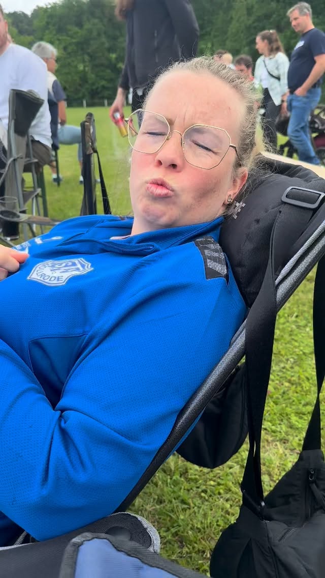 54. Sportfest | Tag 4
Der vierte Sportfesttag begann mit einem gemeinsamen Frühstück unserer Helferinnen und Helfer, bevor das traditionelle Schlagballturnier auf dem Programm stand. ☕⚾
Am Ende sicherten sich die Friedrichs souverän den Turniersieg. Herzlichen Glückwunsch! 🏆👏
Ein besonderer Dank gilt allen Helferinnen und Helfern, die das Sportfest mit ihrem Einsatz möglich gemacht haben. 💙🤍
Wir freuen uns schon jetzt auf das nächste Jahr und natürlich auf die kommende Saison 2026/27. Bis bald in der Halle! 🤾🔥
Euer TSV 💙🤍