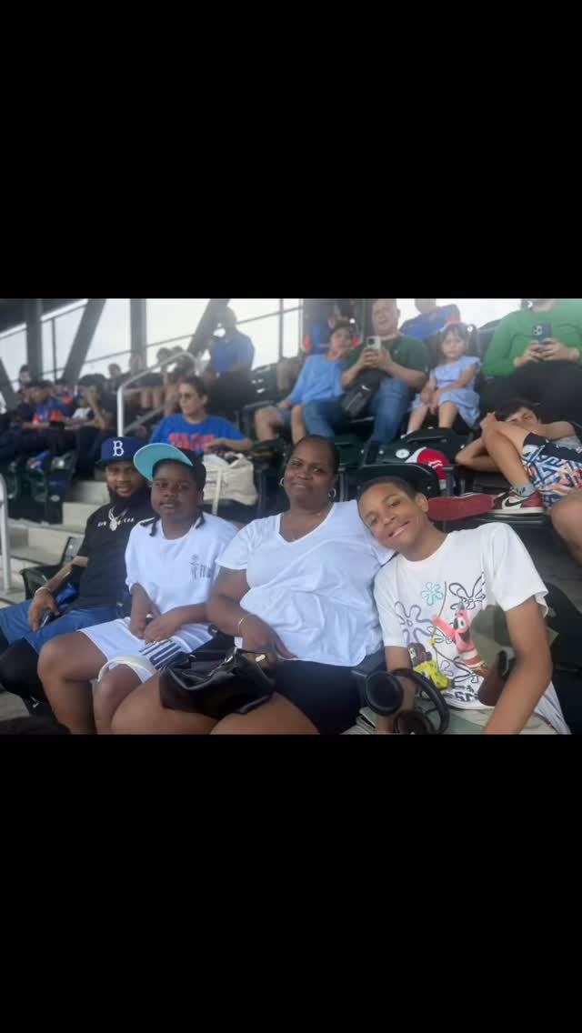 Familia, Amigos, Béisbol ⚾️💙🧡⚾️💙🧡 Let’s Go @mets! #dlmsfamilia