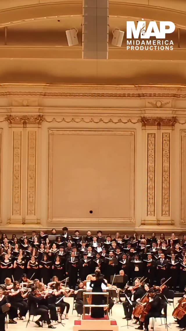 A thrilling moment from Stern Auditorium / Perelman Stage At Carnegie Hall as singers and orchestra joined forces for Vivaldi Gloria In D Major, Rv 589, a masterpiece of joy, praise, and brilliance ✨
🎶Conducted by Yelitza Greene (pictured) and Jay Dunn, this powerful performance featured:
🎻 The New England Symphonic Ensemble
🎶 Catherine Spitzer (Soprano), Jordan Seguin-Gascoigne, (Mezzo-soprano)
✨Participating Choirs:
Escuela Especializada Libre de Música-Juan Peña Reyes, Humacao, PR (Iris Martinez Ortiz, Director), Escuela Libre de Música-Ernesto Ramos Antonini, San Juan, PR (Ana L. Rosario González, Director), Hightstown High School, Hightstown, NJ (Jason Allen, Director), University HS Performing Fine Arts Magnet-Concert Choir Alumni, Orlando, FL (Yelitza Greene and Jay Dunn, Directors)
#Carnegiehal #Choralmusic #Onthemap2026 #vivaldi