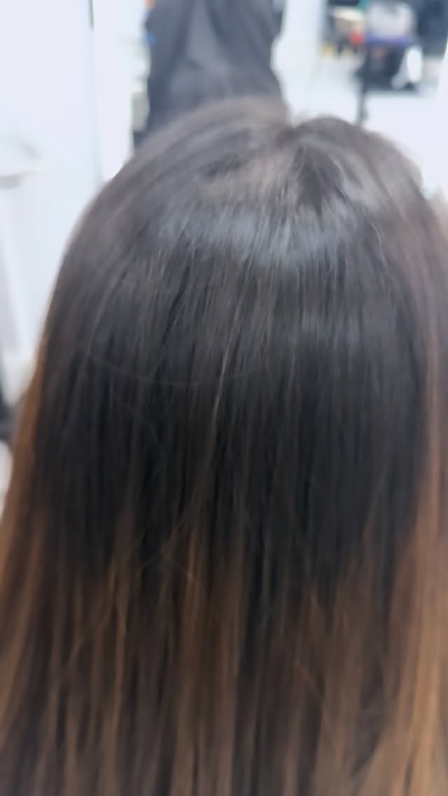 Ella hizo la tarea y se cuidó su cabello por meses para poder tener este color ! Sin decoloración amamos este 7/45 de @alfaparfmilanopro_usa
