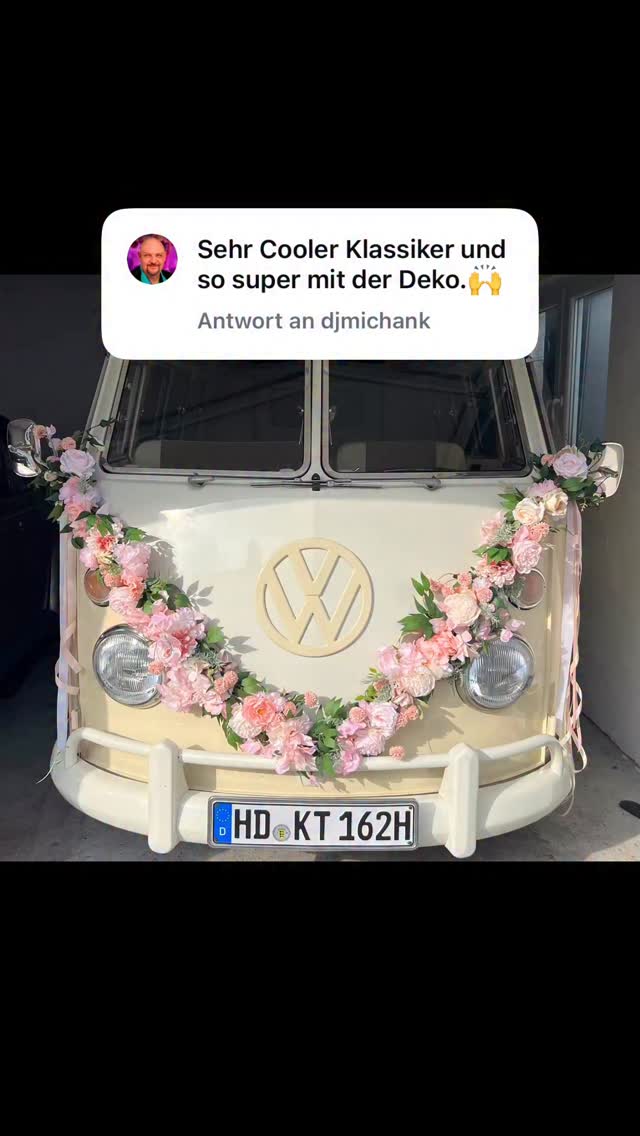 Die Blumendeko gibt es auch in anderer Farbe