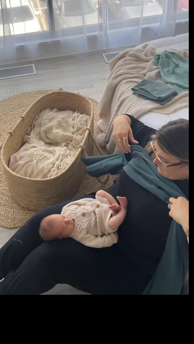 Ever wonder how photographers get newborns into those adorable basket photos? 🤍
The secret is often a good wrap. It helps baby feel secure and makes transitioning between setups much smoother.
Every step is done slowly, safely, and with baby’s comfort in mind. ✨
#newbornphotographer
#behindthescenes #boisephotographer #photographytips #newbornsession