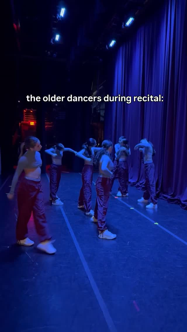 Backstage energy by age group is honestly one of our favorite things to witness every single recital season 🌸
The older dancers are locked in. Counting spacing, adjusting costumes, going over transitions one more time because they know exactly what is riding on the next few minutes.
There is a quiet intensity back there that only comes with experience.
Meanwhile the minis are just there to dance and have the time of their lives.
No nerves, no overthinking, just pure joy and maybe a little bit of chaos because someone needs the bathroom right before they go on and that is just part of it.
What is beautiful is watching how it all comes full circle. The same little ones who are just there for fun someday become the older dancers holding it all together. And somewhere in between they learn both things matter. The fun and the focus.
This is the journey we get to be part of every year at our McLean and Del Ray studios. Northern Virginia families come let your dancer start theirs at DAV.
📍 Locations: DAV McLean & Del Ray, VA
🔗 Link in bio 🤍
