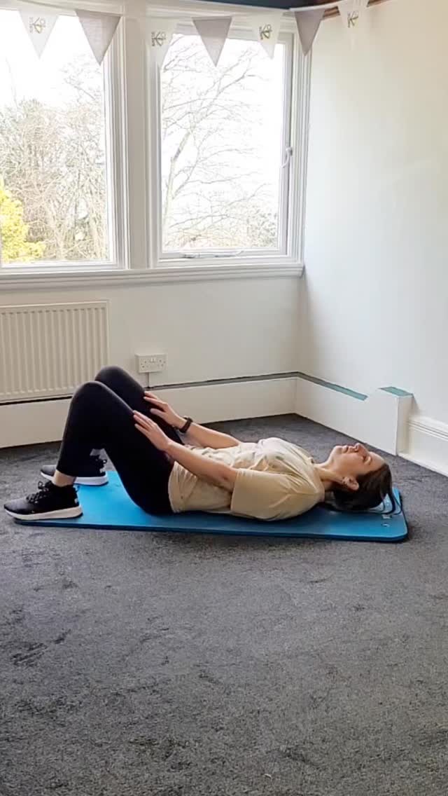 Stay until the end to see what really impacts whether you can see those abs đ
Hit SAVE to add this into your weekly routine!
- A strong core is fundamental for posture, stability, reducing injury, aches & pains & much more!
Bit honestly? Justdoingn some sit ups won't cut it.
You need to be focusing on the muscles you're using and slowing things down.
These 2 movements are awesome if you have regular back ache / pain so start introducing them twice a week for 2 sets of 12 reps each đȘ