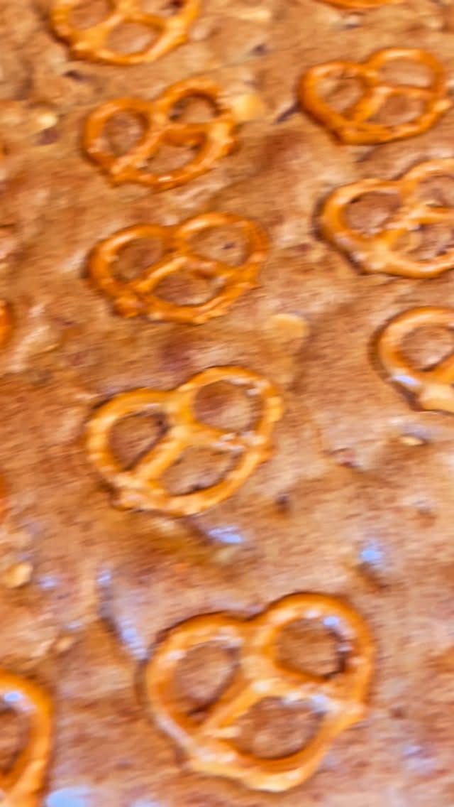 Hopefully you were one of the lucky ones to sample a GF salted caramel pretzel blondie @thisisfabchs this year!!