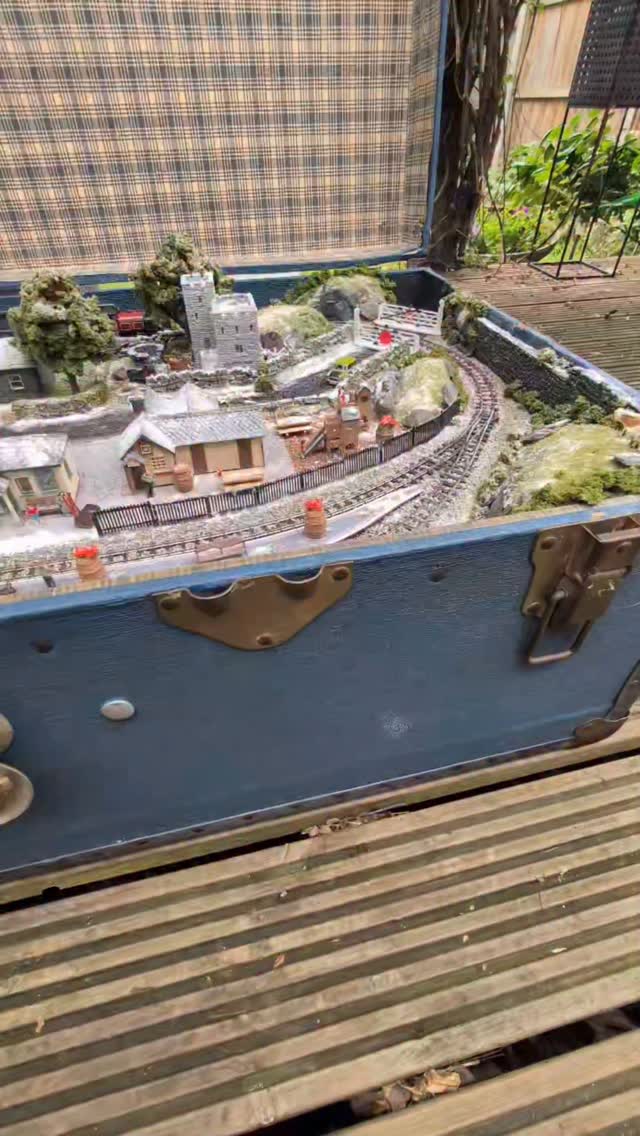 Our latest adventure into 009
For all information about suitcasetrains including prices pop over to
www.suitcasetrains.com
#trainset #009 #narrowgauge #fyp