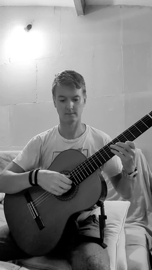 La Vie en Rose...... one of the many pieces that I have to practice....... never stop ..... 🎶💪.....
#weddingguitarist