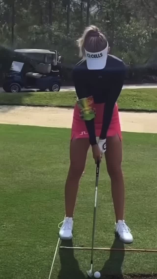 We can spend a lot of money on training aids, but sometimes the best solutions are the simplest.
Here is a great example from Nelly Korda, using nothing more than a swimming armband to help control the amount of bend in her trail arm.
No expensive gadgets. No complicated technology. Just a simple tool providing great feedback.
Common mistakes golfers make:
❌ Chasing complicated swing thoughts
❌ Overusing training aids without understanding the purpose
❌ Losing structure in the trail arm during the swing
What we want instead:
✅ Simple feedback that promotes better movement
✅ Improved arm structure and connection
✅ A repeatable swing that produces consistent strikes
The best players in the world are often masters of the fundamentals. They understand that simple feedback can create powerful changes.
Nelly is a great example of doing the simple things exceptionally well.
What’s the most effective training aid you’ve ever used? Have you used a training aid?
