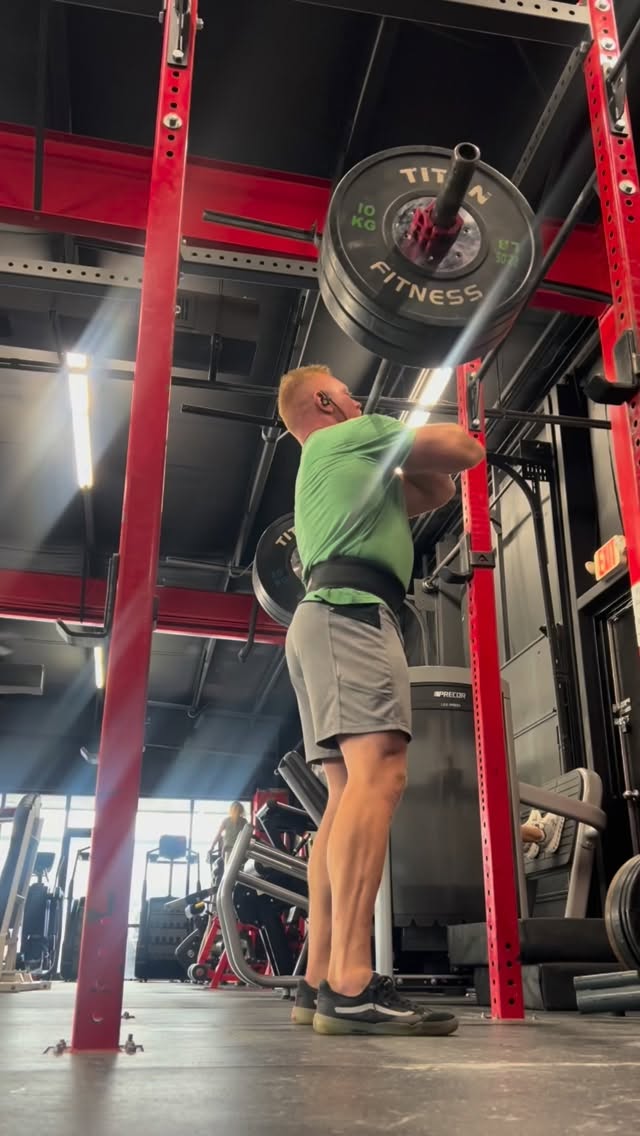 Training clip from last night.
Leg portion 👇
Hip warm-up
-adduction 3x20
-abduction 3x20
Barbell RDL (deficit) 3x15,12,12
Front Squat 3x12,8,8
DB Walking Lunges 3x30
Simple can work. Easy doesn't.