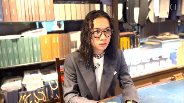 .
.
ただ消費される服ではなく、
必要な分だけを作り、長く愛着を持って着る。
「とりあえず買う」ではなく、
「ちゃんと選んで、長く着る」。
そんな一着を、仕立てていきたい。
—
Not clothing made to be quickly consumed,
but something made with purpose, and worn with care.
Not simply buying,
but choosing well and wearing it for years.
That is the kind of suit I want to create.
#tailor #tailoring #ordersuit #drapperhope
