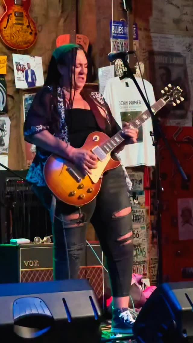 Joanna Connor live from our stage this past Saturday. 🎸😎
#guitar #livemusic #saturday #groundzerobluesclub