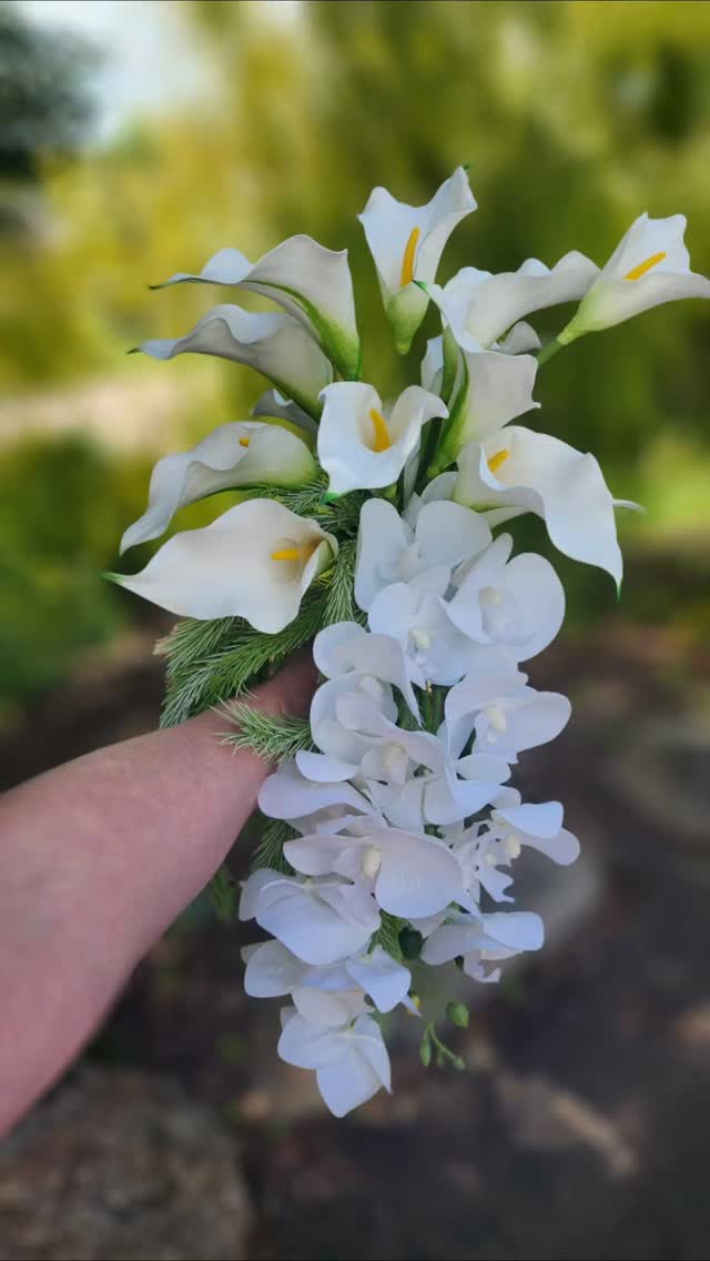 17 bouquets. 17 completely different brides over the past 3 months. Not a single one the same.
From timeless whites to soft romantics, bold colour palettes, modern designs and moodier vibes, every bouquet was created for a specific bride and her vision.
One of my favourite parts of the process is the consultation. We chat, pull flowers off the floor, play with colours and textures, and create something that feels completely you.
If you're planning your wedding and want florals that reflect your style, I'd love to chat.
Drop a comment if you had this experience with me before 🫶
#bridalbouquet #weddingbouquet #bouquetsbydecodays #melbournebride #artificialflowers