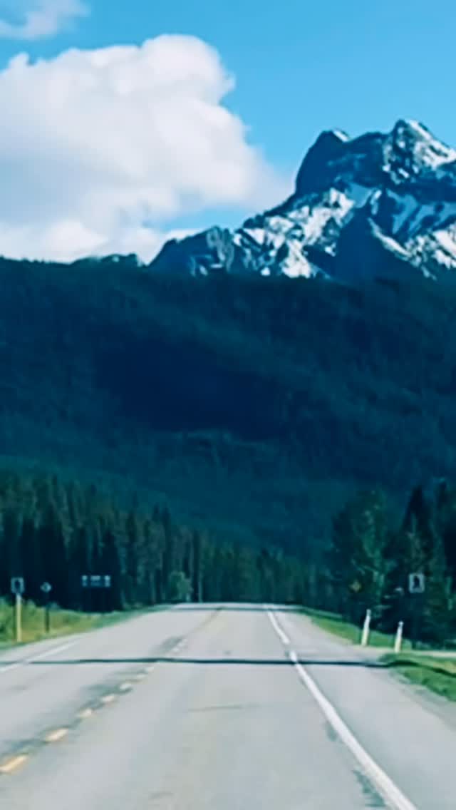 Beauty hunting in Canada's most dramatic setting.
Spent the weekend at the Pomeroy Black Diamond Club and Nordic Spa in Kananaskis and I'm not ready to come home. The G7 gathered here a year ago for a reason. We love the quiet luxury in the midst of rugged adventure.
#interiordesign #beautyhunter #designlovers #designmatters #hospitalitydesign