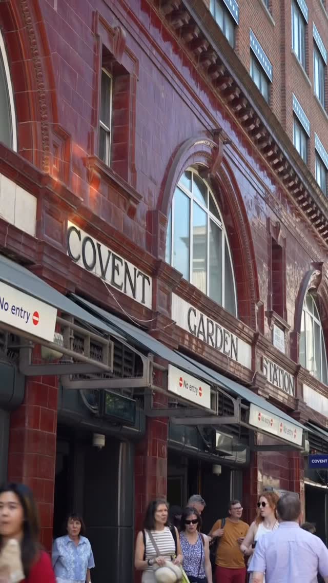 🇮🇹 AN ITALIAN ESCAPE IN LONDON
Discover a hidden oasis in The Yards, Covent Garden, for Italian food, vino and relaxed moments away from the crowds.
Lunch.
Aperitivo.
Dinner.
Pre-theatre.
After shopping.
After work.
Family & friends.
Whatever brings you to Covent Garden, come and discover our hidden oasis.
📍 Dalla Terra, @theyardscoventgarden Covent Garden
🎥 Featuring video clips provided by @tomcyagency