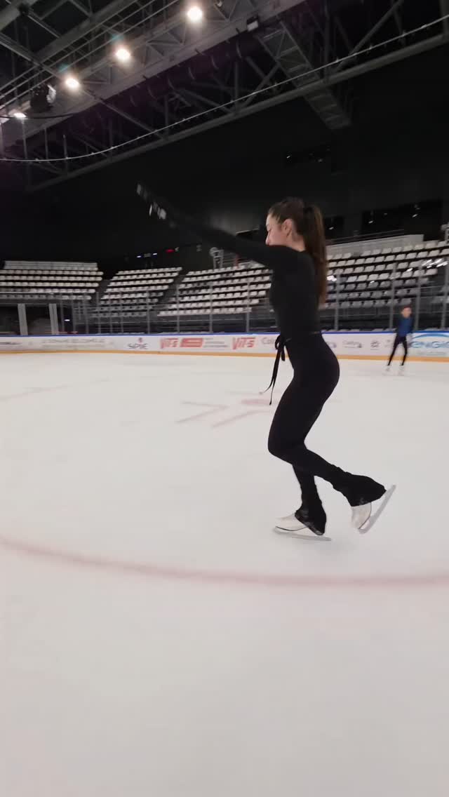 The athleticism, dedication, and confidence it takes Anastassia Smolenski to perform skills like these on the ice is truly incredible! 💪⛸️ #JohnWilsonBlades
📷️: @stassya.s
#FigureSkating #IceSkating #IceSkates #FigureSkates