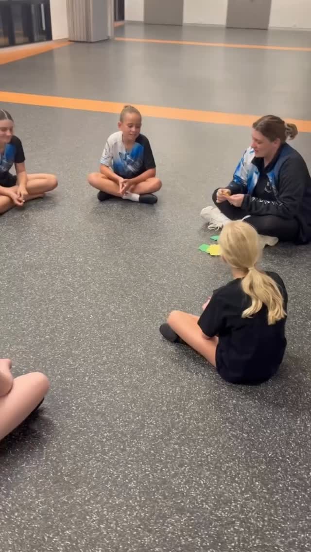 Our Intermediate Performance Team are not only great teammates, but also amazing friends❤️ It is lovely to see how much they mean to eachother👯♀️
#dancefriends #danceteam #dance #dancestudio #dancers