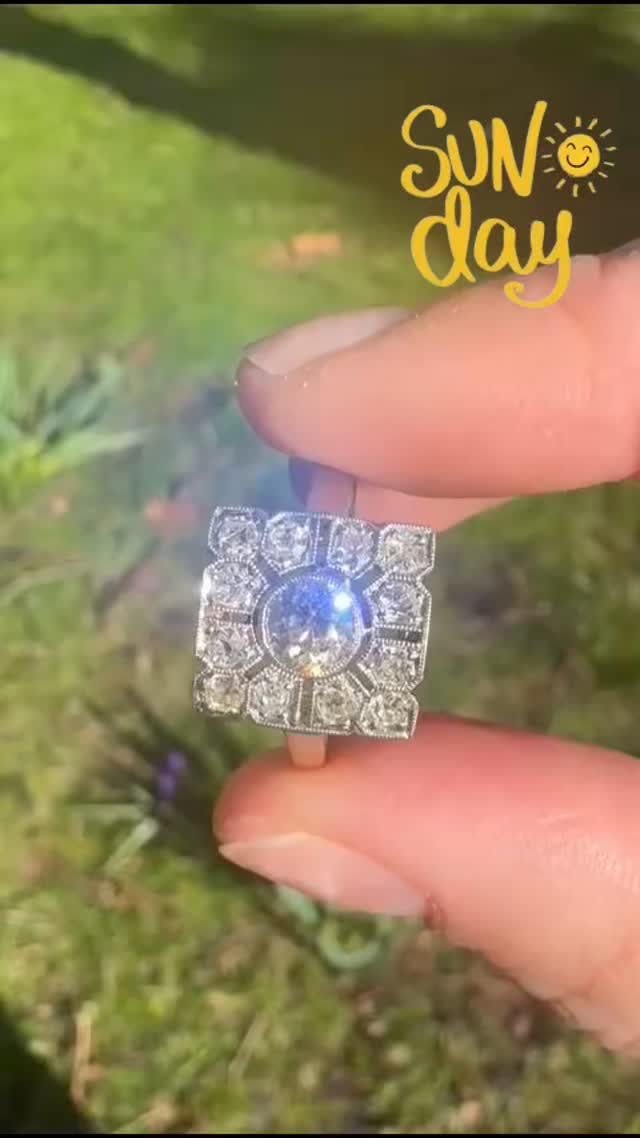 Loving the sunshine with this fabulously wearable antique old cut diamond ring
Perfect for sunny days (or anytime 😉
Full details on our website
🔗in bio
#ringoftheday #antiquejewelryaddiction #antiquejewellery #engagementring #artdeco