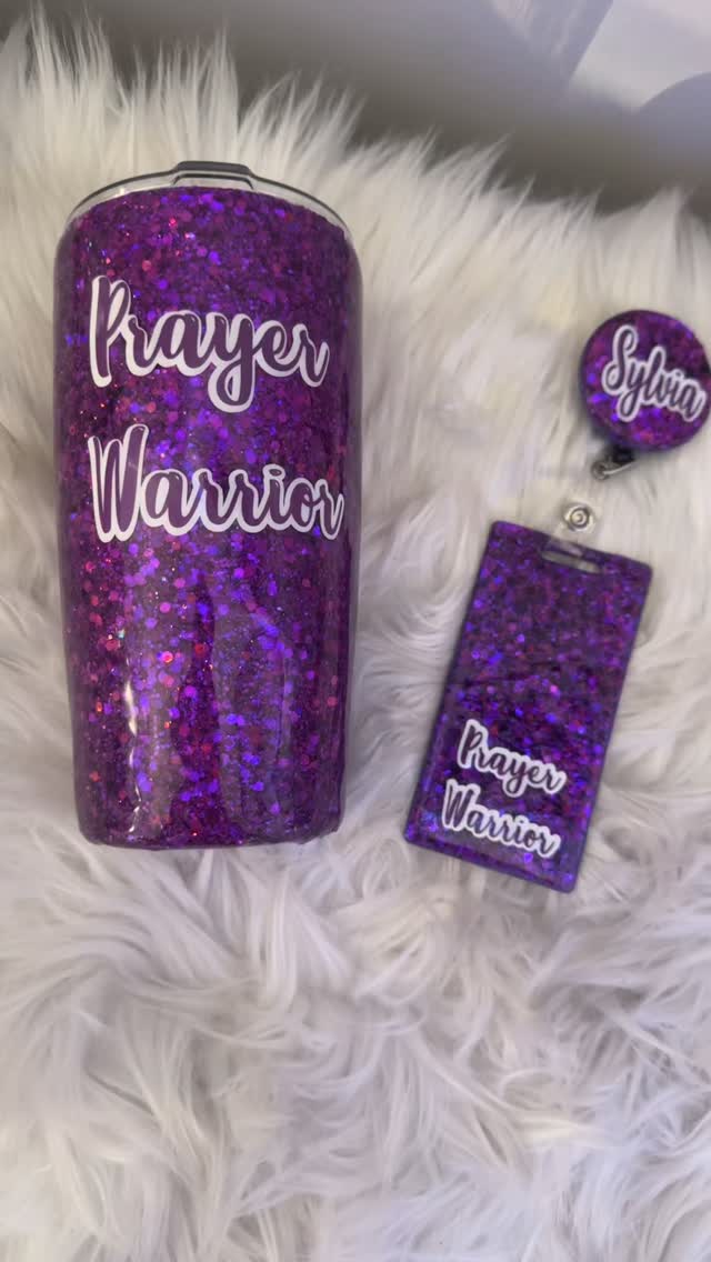 Glittered Tumbler w/ matching Badge Holder Set
Glitter: Purple Rain @hesthatflyyguyydesignz glitter collection
Shop for glitters, rhinestones, or products at www.hesthatflyyguyydesignz.com
I do not own rights to the song playing.
#glitters #glittertumblers #badgeholder #custom #resinart