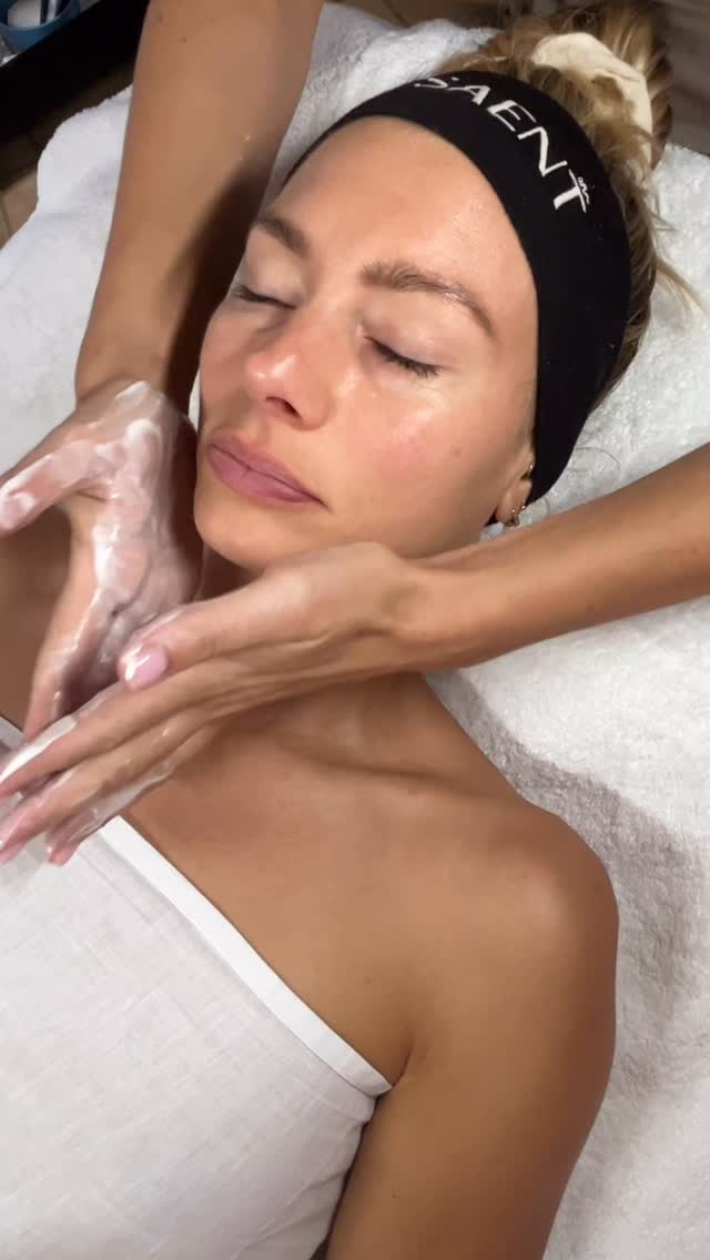 Facials massage for beauty @malsvensson #ibizafacials