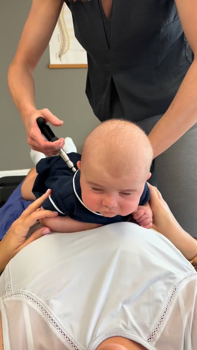 Snuggles with mom while getting adjusted. 𼰠Having baby lay on Mom's tummy helps keep them calm and feel safe and secure.
Message us with any questions or to schedule an appointment for you and your family with Dr. Katrina at Triada Chiropractic. >>> triadachiropractic.janeapp.com
#friscotx #tummytime #pediatricchiropractor #mommycuddles