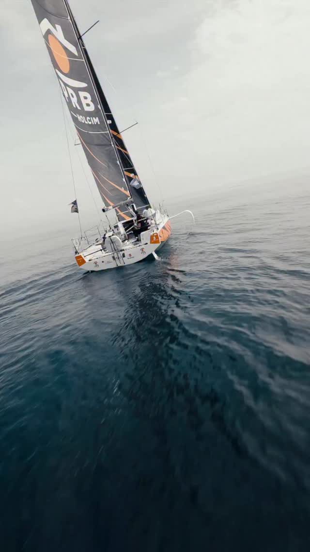 Plus qu’un partenariat, une passion commune pour le grand large. 🌊
Derrière chaque vague franchie, chaque nuit blanche et chaque virement de bord sur La Solitaire du Figaro Paprec, il y a l’engagement indéfectible de notre partenaire titre, @paprecgroup.
Ensemble, nous partageons bien plus qu’une course :
- La performance au plus haut niveau.
- Le dépassement de soi face aux éléments.
- Une aventure humaine unique, des skippers aux équipes à terre.
Regardez ces images : l’intensité, l’effort, la délivrance... Merci à Paprec de naviguer à nos côtés et de faire vibrer la course au large ! 💪⛵