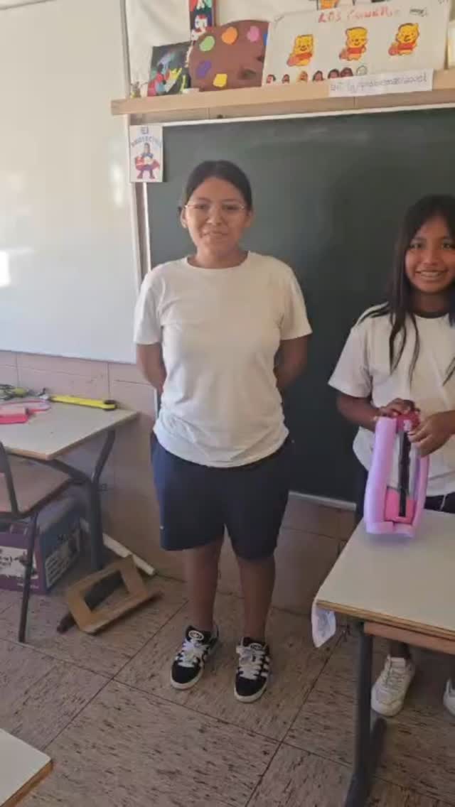 Acompáñanos en un día de exposiciones en 5º de primaria. ✨
Durante semanas, cada alumno y alumna ha liderado su propio proyecto de Ciencias Naturales. Han sido los jefes de su propia creación.
Pensaron la idea desde cero, planificaron los materiales, diseñaron la estructura, construyeron la maqueta y hoy defienden su trabajo frente a toda la clase.
¡El futuro de la ciencia está asegurado con ellos! Déjales un corazón para aplaudir su esfuerzo. ❤️
#micolelapurisimamadrid #fundaciónefi #colegiolapurisimamadrid