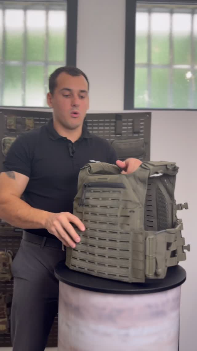 Pensé pour les opérateurs exigeants. Conçu pour repousser les limites de la modularité.
Le porte-plaque Hagor 669 combine lĂ©gĂšretĂ©, confort et adaptabilitĂ© dans une plateforme entiĂšrement modulable. GrĂące Ă sa conception laser cut et Ă son architecture Ă©volutive, il sâadapte Ă chaque mission, chaque environnement et chaque utilisateur.
ââââââââââââââââ
âïž CARACTĂRISTIQUES CLĂS
ââââââââââââââââ
â Construction ultra lĂ©gĂšre entiĂšrement laser cut
â Traitement infrarouge (IR) pour une discrĂ©tion accrue
â Double rangĂ©e MOLLE supplĂ©mentaire sur lâavant
â Configuration jusquâĂ 4 chargeurs en façade
â ModularitĂ© complĂšte selon vos besoins opĂ©rationnels
â Compatible avec la ceinture biomĂ©canique 669 pour transfĂ©rer le poids vers les hanches
â Large gamme de poches et accessoires dĂ©diĂ©s
â Compatible avec le sac Ă dos / back panel 669
â Conçu pour Ă©voluer avec votre mission.
ââââââââââââââââ
Plus quâun porte-plaque, le Hagor 669 est une vĂ©ritable plateforme modulaire. LĂ©ger, robuste et Ă©volutif, il sâadapte Ă votre configuration sans jamais compromettre votre mobilitĂ© ni votre efficacitĂ© sur le terrain.
Disponible en Ranger Green et Noir.
En stock immédiat.
Disponible dĂšs maintenant â lien en bio.
đ© Pour toute demande professionnelle, contactez-nous en message privĂ©.
.
.
.
#tactical #tacticalgear #militaire