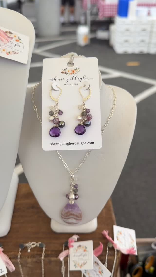 It’s time for a sun-shiny farmers’ market tomorrow!
I’ll be set up at the @st.helenafarmersmarket Friday & the @napafarmersmkt on Saturday.
It’s gonna be warm, so wear your sandals and sunglasses. We have plenty of iced tea and I’ll have my fans going.
Hope you can make it!
#handmadejewelry #napavalley #winecountry #farmersmarket #happiness