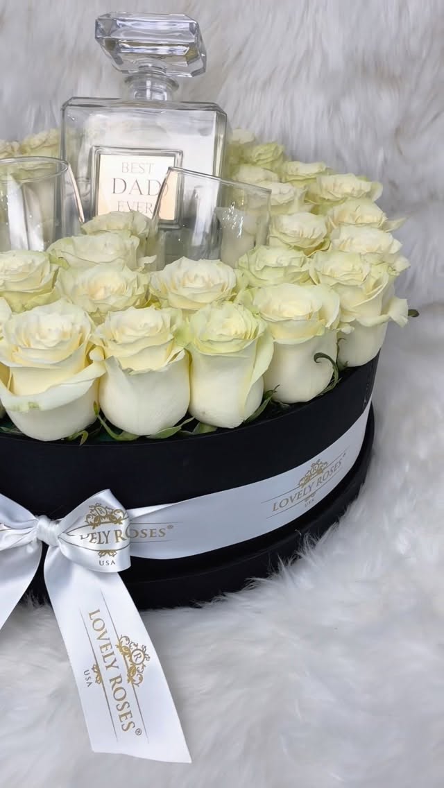 Happy day the king of the home!! Because they also deserve to be recognized and celebrated...
We limit quotas!! #miamiluxury #fathers #parati #lovelyroses #regalos
