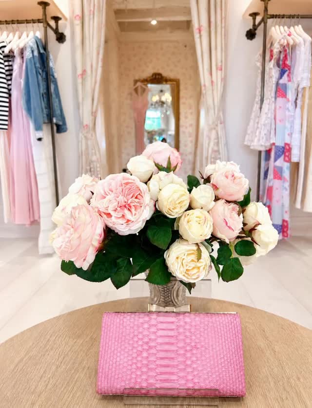 🌸 Meet the Antheia Minaudière. Inspired by the Greek goddess of flowers and beauty, this blush pink python minaudière is debuting exclusively at @loveshackfancywilmette
this weekend. 💕✨