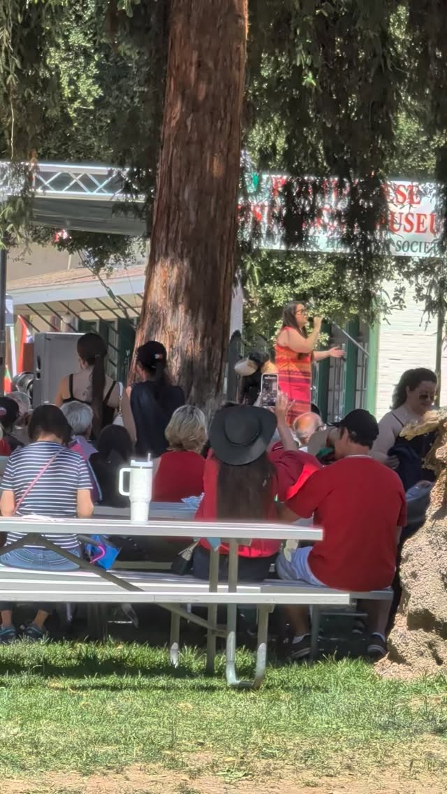 How it's going!! Dia de Portugal at History Park in San Jose untill 5pm.
I did two workshops already, not full but with very talented people!!
We already had Portuguese guitars, rancho folclórico, cantares alentejanos and now the Portuguese dado singer, Marisa Silva Rocha.
#DiaDePortugal #portugalday #portuguesetiles #azulejos #tilelovers